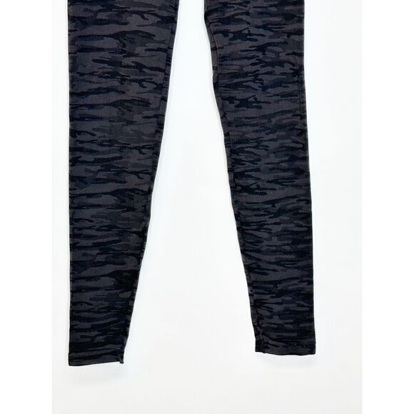Spanx Assets Camo High Rise Seamless Leggings 24" Size Medium - Picture 5 of 8